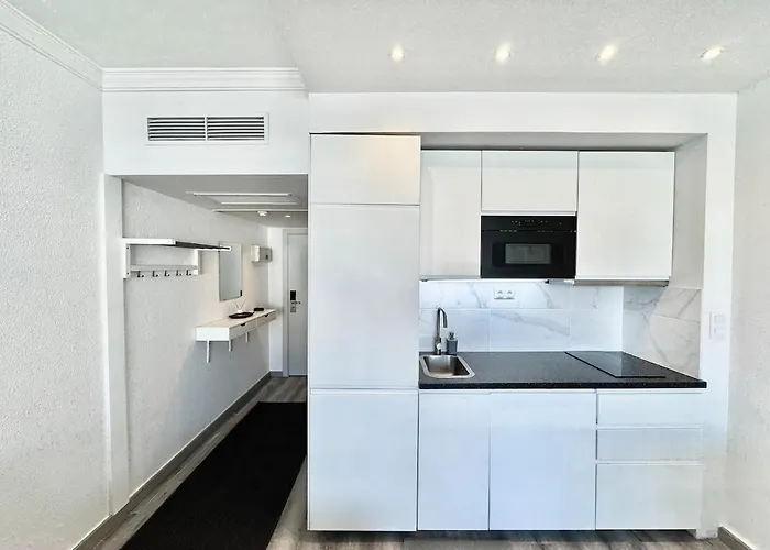 Estudio Con Vista Al Puerto Deportivo Appartamento