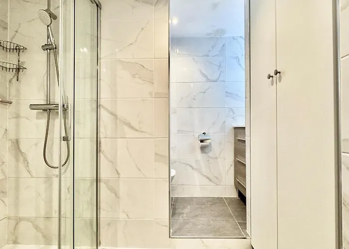 Estudio Con Vista Al Puerto Deportivo Daire *